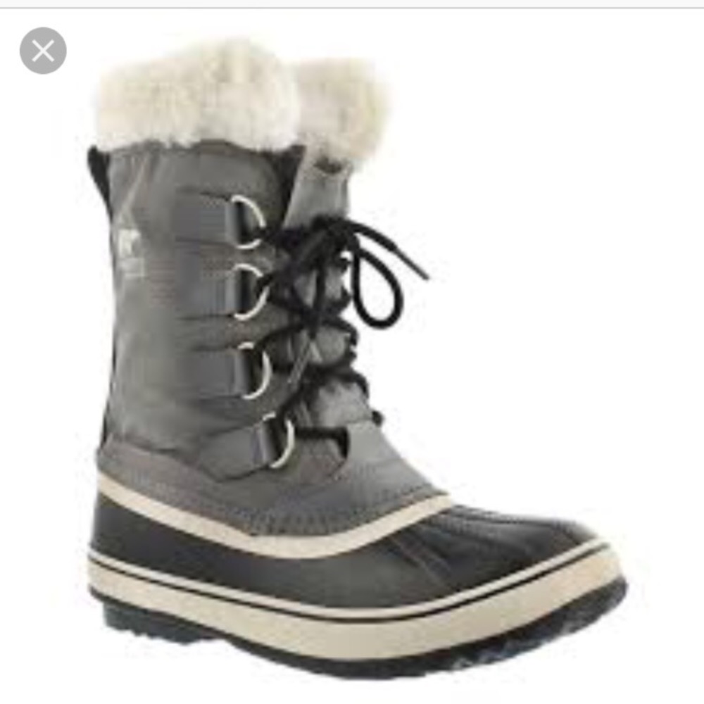 Sorel caribou boots. Very warm.